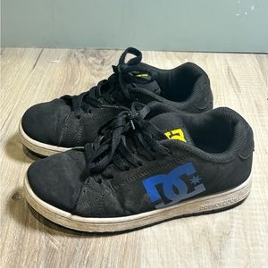 DC‎ shoes black kids size 4